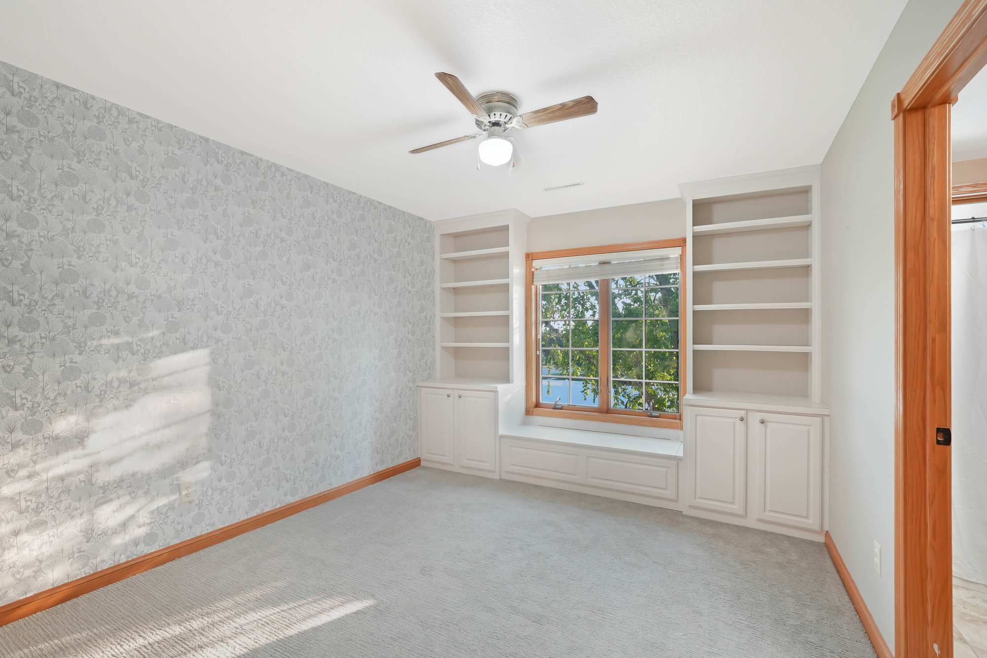 Looking for the perfect home for entertaining? 4129 Tiffany Lane is THE home for you!